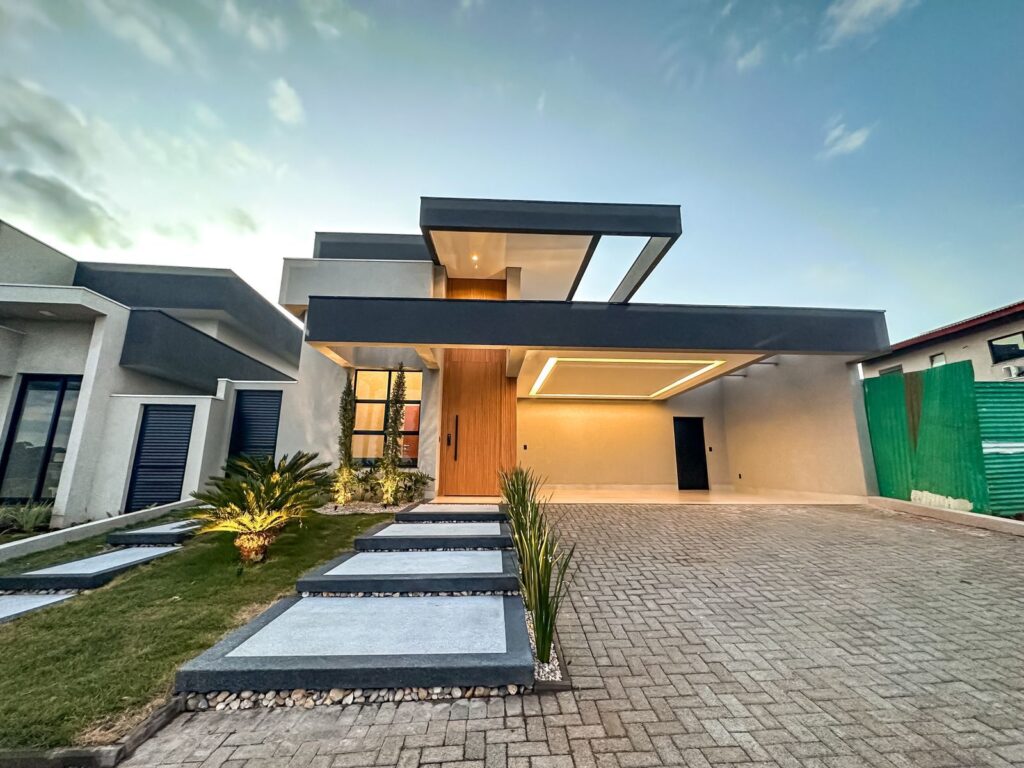 Fachada de casa em steel frame de alto padrão em condomínio fechado, construída pela Hanna & Hanna